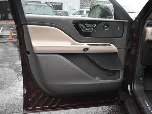 Used 2023 Lincoln Aviator Reserve w/ Equipment Group 201A AWD/4WD image 11