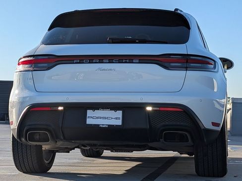 Certified 2022 Porsche Macan image 11