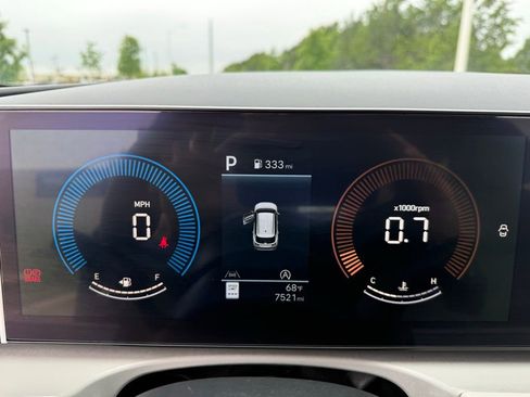 Certified 2025 Hyundai Tucson SE FWD image 17