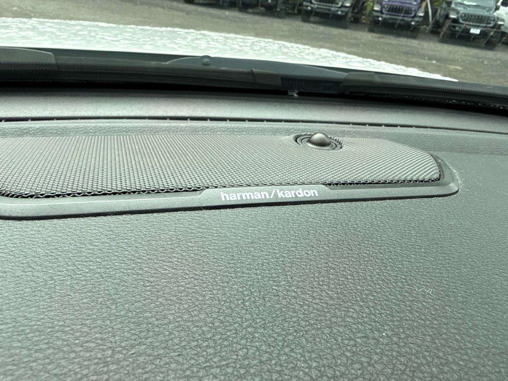 Used 2019 RAM 1500 Laramie AWD/4WD image 18