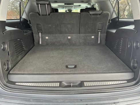 Used 2018 Chevrolet Suburban LT image 12