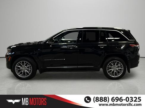 Used 2022 Jeep Grand Cherokee Summit w/ Advanced Protech Group IV AWD/4WD image 2