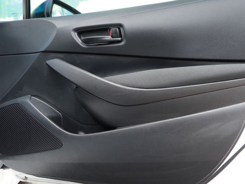 Used 2025 Toyota Corolla LE w/ Convenience Package FWD image 28