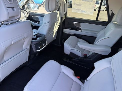 New 2026 Ford Expedition Max Platinum w/ Platinum Ultimate Package AWD/4WD image 16