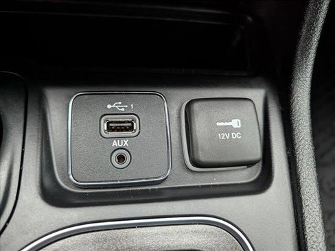 Used 2019 Jeep Cherokee Trailhawk w/ Comfort/Convenience Group AWD/4WD image 33