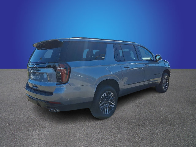 Used 2025 Chevrolet Suburban Z71 AWD/4WD image 4