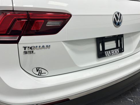 Used 2021 Volkswagen Tiguan SEL AWD/4WD image 38