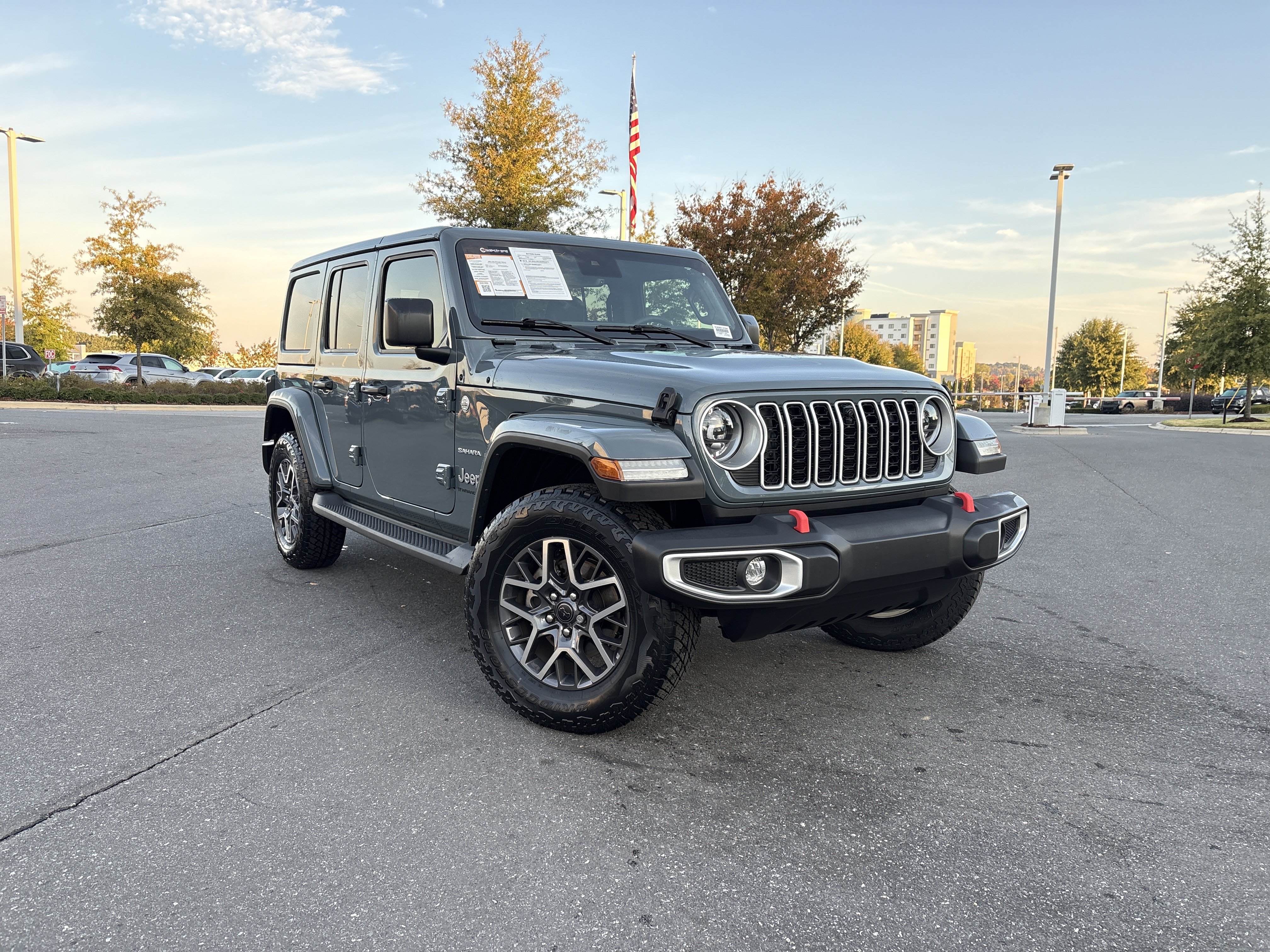 Used 2024 Jeep Wrangler Unlimited Sahara w/ Technology Group AWD/4WD image 2