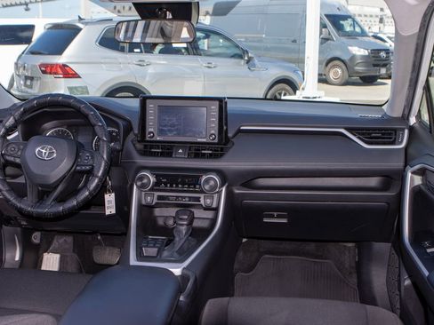 Used 2022 Toyota RAV4 LE image 20