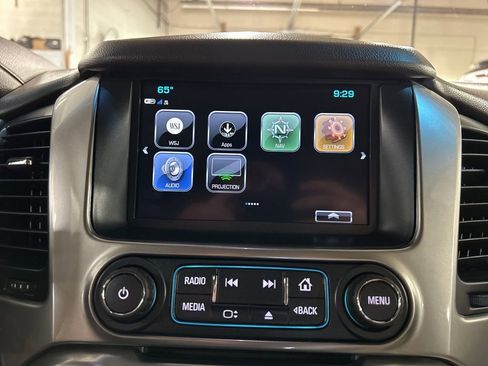 Used 2019 Chevrolet Suburban Premier AWD/4WD image 32