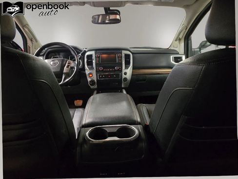 Used 2019 Nissan Titan SL AWD/4WD image 15