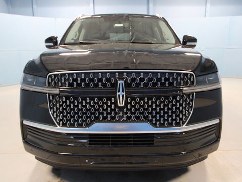 New 2026 Lincoln Navigator Reserve AWD/4WD image 25