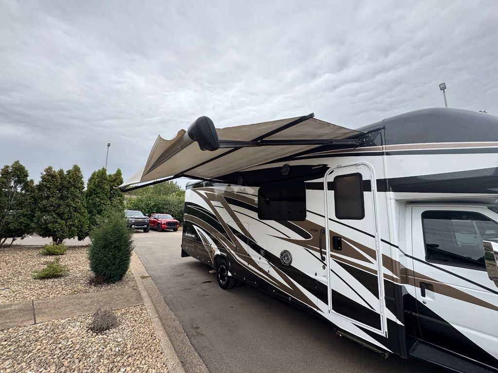 Used 2017 Ford E-450 and Econoline 450 Super Duty w/ Motorhome Prep Package RWD image 52