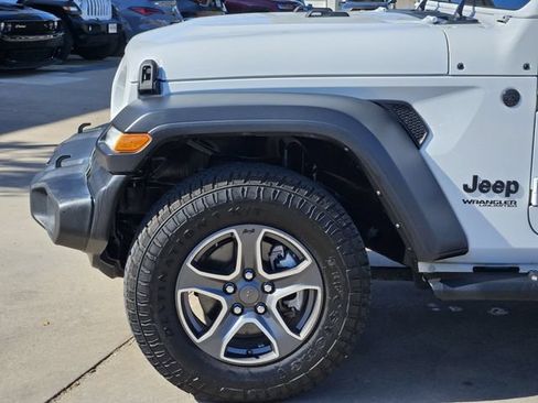 Used 2022 Jeep Wrangler Unlimited Sport AWD/4WD image 9