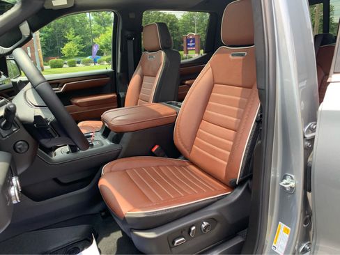 Used 2025 GMC Sierra 1500 Denali Ultimate AWD/4WD image 12