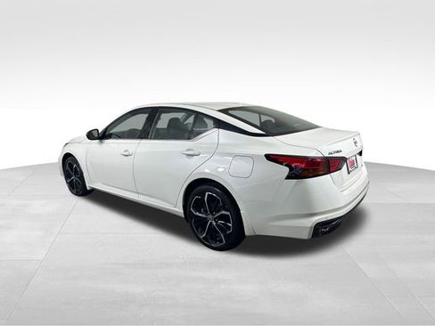 Used 2025 Nissan Altima 2.5 SR w/ SR Premium Package image 4