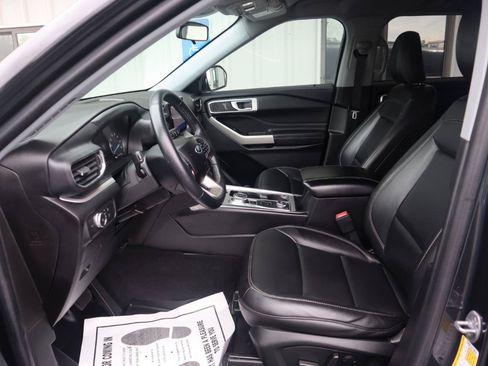 Used 2022 Ford Explorer XLT w/ Equipment Group 202A AWD/4WD image 56
