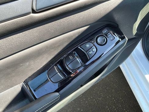 Used 2023 Nissan Altima 2.5 SV FWD image 18