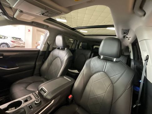 Used 2022 Toyota Highlander Platinum AWD/4WD image 11