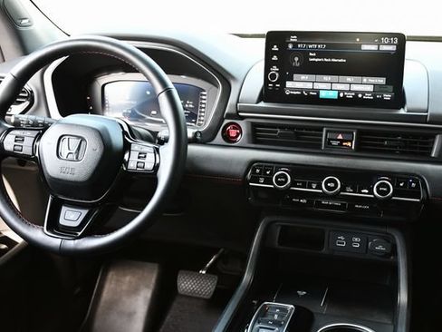 Used 2025 Honda Pilot Black Edition image 2