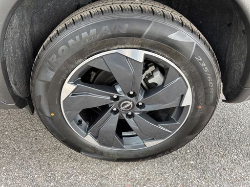 Used 2025 Nissan Rogue SV FWD image 31