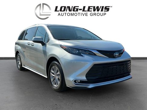 Used 2024 Toyota Sienna XLE FWD image 10