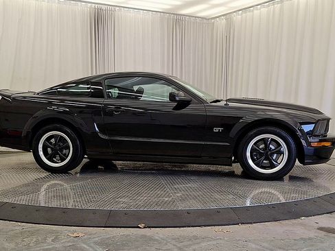 Used 2008 Ford Mustang GT RWD image 9