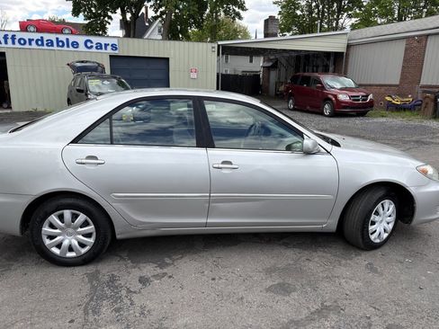 Used 2005 Toyota Camry FWD image 21