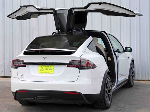 Used 2022 Tesla Model X Plaid image 55