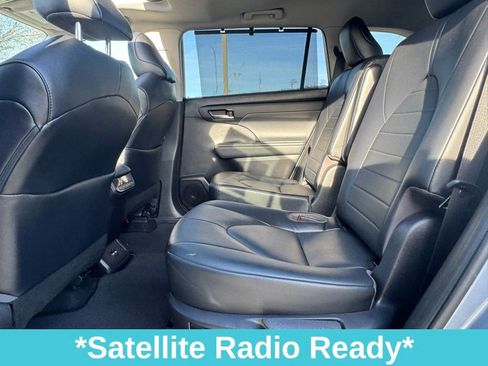 Used 2021 Toyota Highlander XLE image 18
