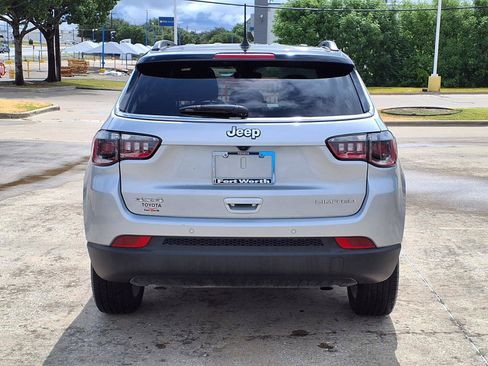 Used 2025 Jeep Compass Limited AWD/4WD image 8