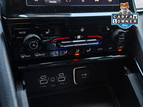 Used 2023 Jeep Grand Cherokee Altitude RWD image 17