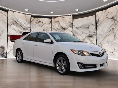 Used 2014 Toyota Camry SE image 8