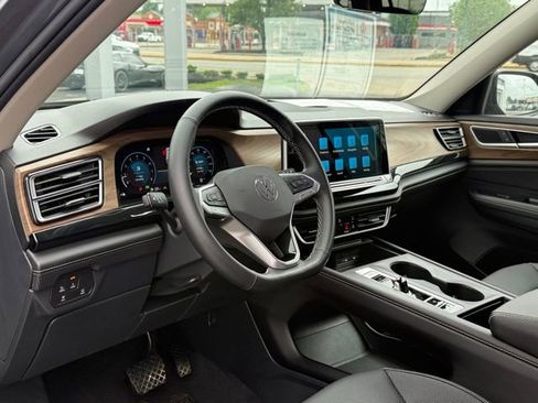 Certified 2025 Volkswagen Atlas SE AWD/4WD image 11