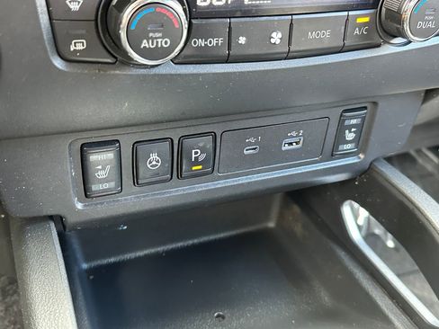 Used 2024 Nissan Frontier SV w/ SV Convenience Package RWD image 34