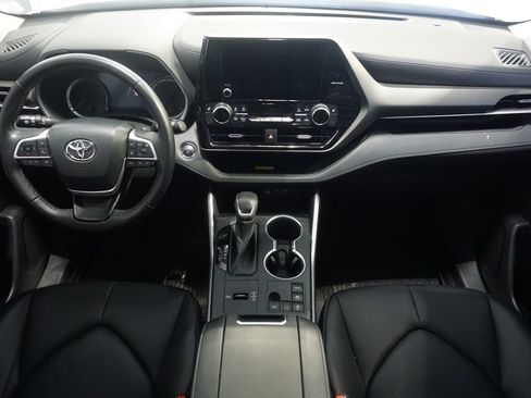 Used 2023 Toyota Highlander XLE AWD/4WD image 26