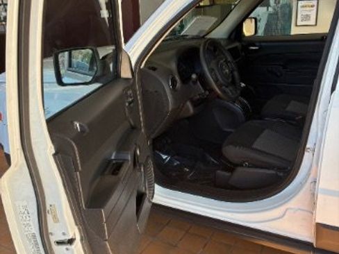 Used 2014 Jeep Patriot Sport image 10