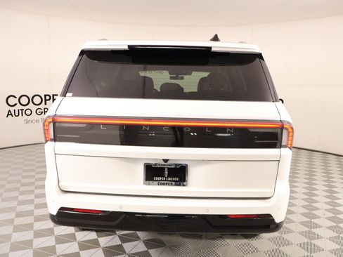 New 2026 Lincoln Navigator Reserve AWD/4WD image 23