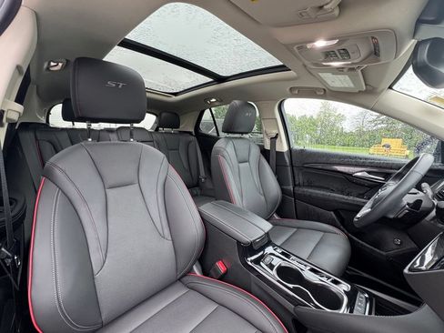 Used 2023 Buick Envision Essence w/ Sport Touring Package AWD/4WD image 30