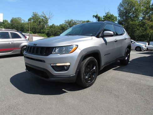 Used 2018 Jeep Compass Latitude w/ Popular Equipment Group FWD image 8