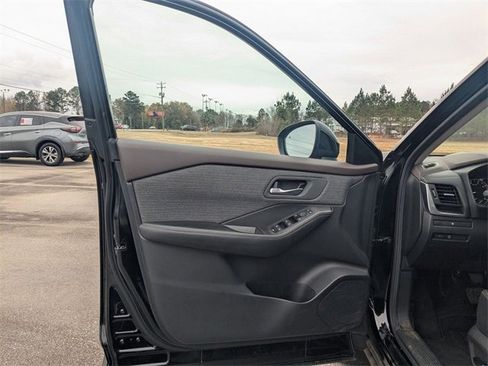 Used 2023 Nissan Rogue SV image 11