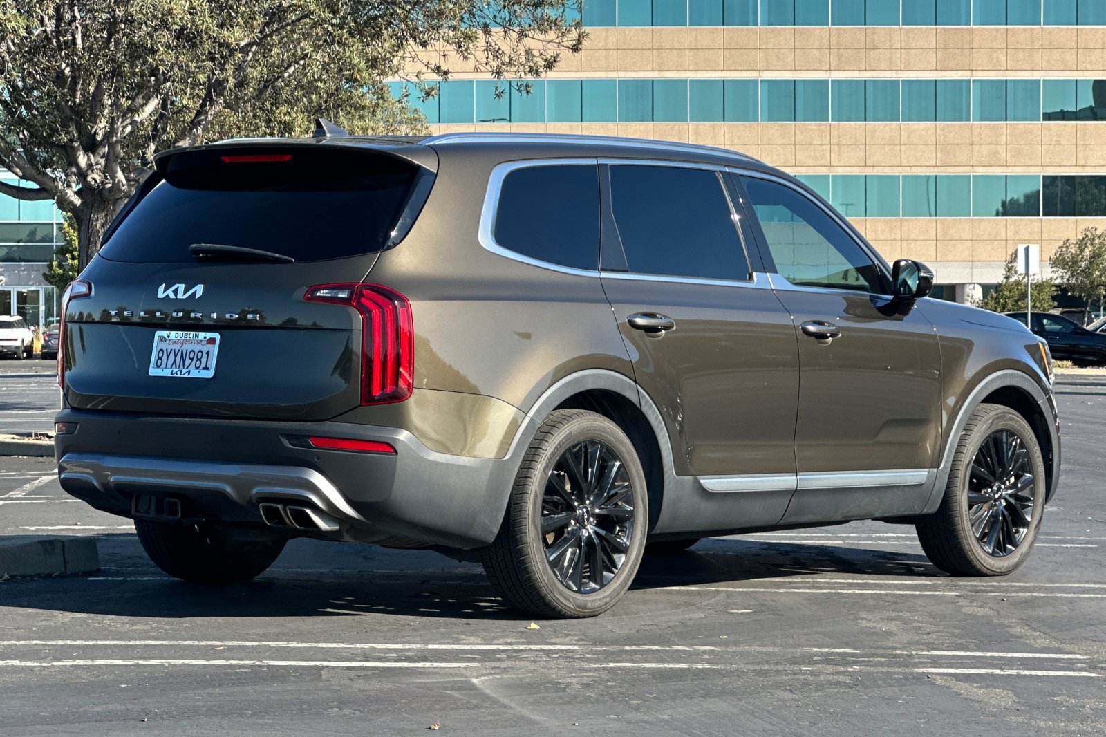 Used 2022 Kia Telluride SX w/ Towing Package FWD image 4