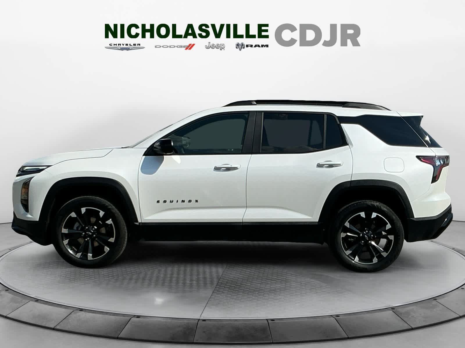 Used 2025 Chevrolet Equinox RS w/ Safety and Technology Package AWD/4WD image 2