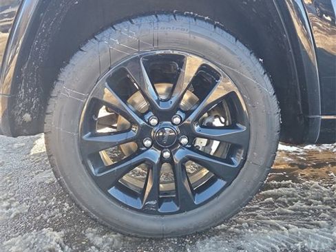 Used 2019 Jeep Grand Cherokee Altitude image 28