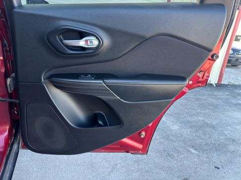 Used 2015 Jeep Cherokee Latitude w/ Cold Weather Group image 11