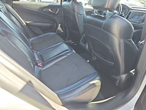 Used 2015 Chrysler 200 S FWD image 15