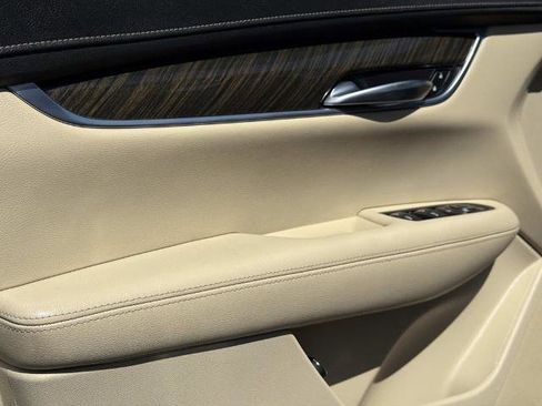 Used 2019 Cadillac XT5 FWD image 19