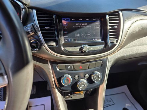 Used 2020 Chevrolet Trax LT w/ Sun & Sound Package AWD/4WD image 13