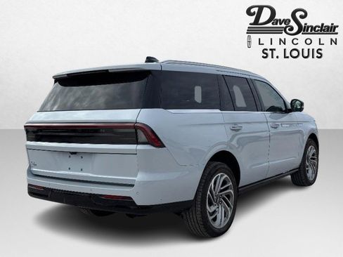 New 2025 Lincoln Navigator Reserve image 5