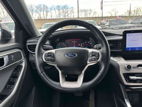 Used 2023 Ford Explorer XLT w/ Equipment Group 202A image 13